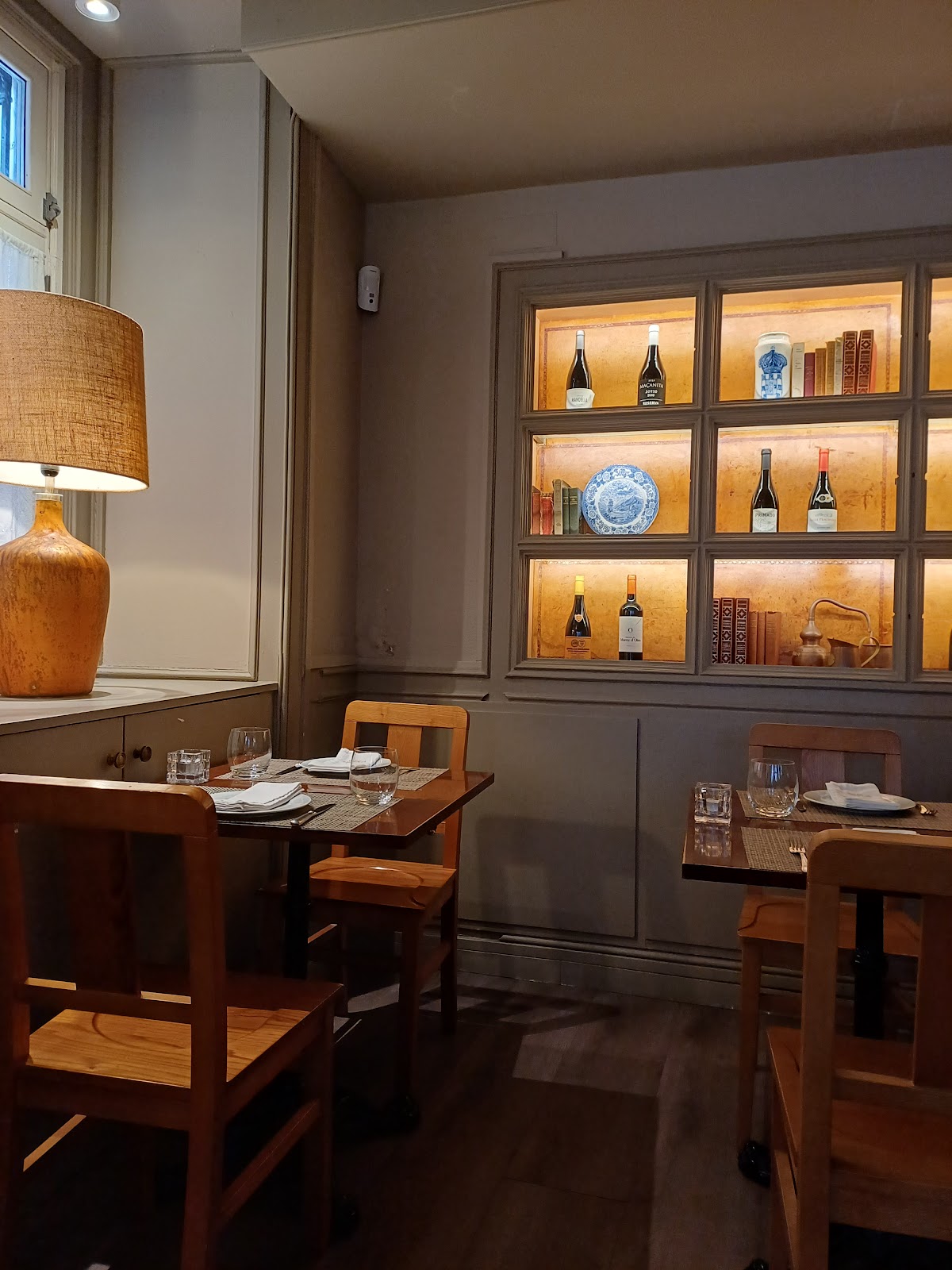 Mestre da Cerveja | Craft Beer & Sports Bar wine collection & ambiance